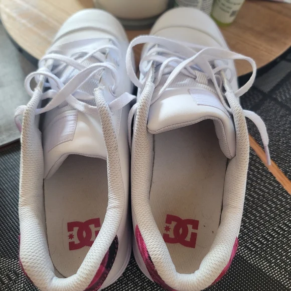 DC skate shoes (women's) - Picture 2 of 4